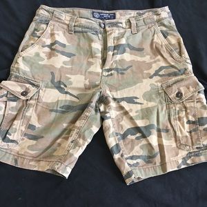 American Eagle cargo shorts
